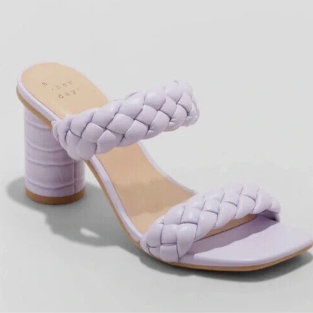 Barely worn braided lilac heels 👠